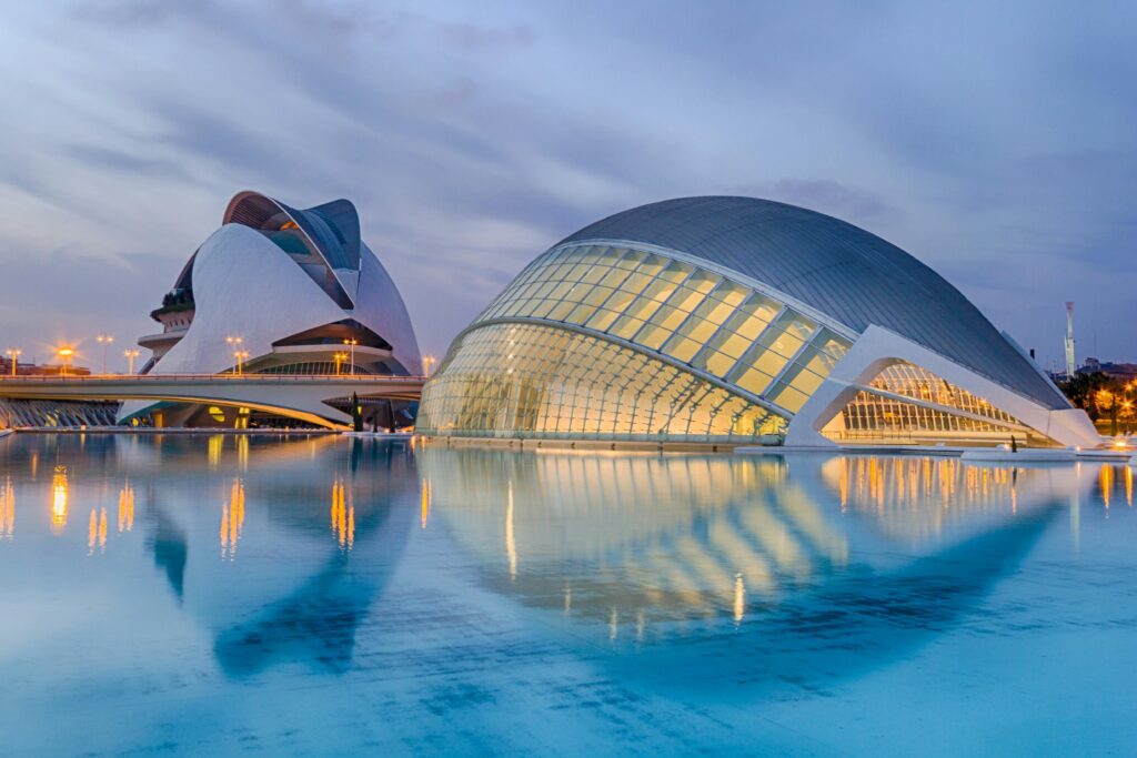 pexels-photo-256150-256150 A breathtaking view of Valencia's City of Arts and Sciences reflected in serene waters at twilight.